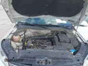 ✅ 2015 Volkswagen Tiguan S • VIN: WVGAV7AXXFW556070 • Lot: 43511119. Wystawiony na IAAI z przebiegiem 140 736 mil. Bezpłatny archiwum sprzedaży aukcyjnych z USA i szczegółowy raport historii pojazdu na DreamBid. Zdjęcie 10.