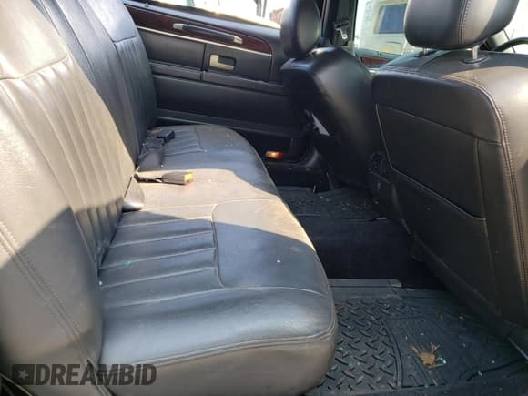 ✅ 2007 Lincoln Town Car Executive • VIN: 1L1FM88W37Y605323 • Lot: 59773904. Listed on Copart with 109,545 mi. Free auction sales archive from the USA and detailed vehicle history report at DreamBid. Image 10.