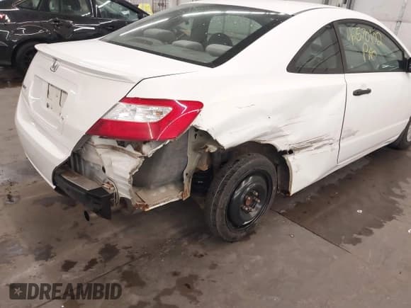✅ 2006 Honda Civic DX • VIN: 2HGFG12266H534491 • Lot: 42570102. Wystawiony na IAAI z przebiegiem 290 001 mil. Bezpłatny archiwum sprzedaży aukcyjnych z USA i szczegółowy raport historii pojazdu na DreamBid. Zdjęcie 6.