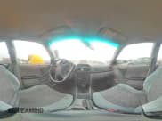 ✅ 2000 Subaru Forester L • VIN: JF1SF6351YH724848 • Lot: 82356945. Wystawiony na Copart z przebiegiem 130 868 mil. Bezpłatny archiwum sprzedaży aukcyjnych z USA i szczegółowy raport historii pojazdu na DreamBid. Zdjęcie 16.