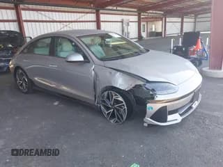 ✅ 2025 Hyundai Ioniq 6 SEL • VIN: KMHM34AA0SA092310 • Лот: 43075865. Опубликован ранее на IAAI с пробегом 5 296 миль. Бесплатный доступ к архиву аукционных продаж из США и подробный отчёт об истории автомобиля на DreamBid. Изображение 1.
