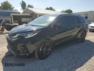 ✅ 2024 Toyota Sienna XSE • VIN: 5TDXRKEC0RS203645 • Лот: 68993035. Опубликован ранее на Copart с пробегом 26 432 миль. Бесплатный доступ к архиву аукционных продаж из США и подробный отчёт об истории автомобиля на DreamBid. Изображение 1.