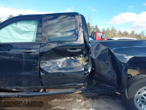 2019 Chevrolet Silverado 2500HD Work Truck z VIN 2GC2KREG3K1216235, wystawiony jako IAAI lot #41655916 z przebiegiem 10 820 mil mil oraz . Historia ofert i sprzedaży dostępna na DreamBid. Obrazek 6.