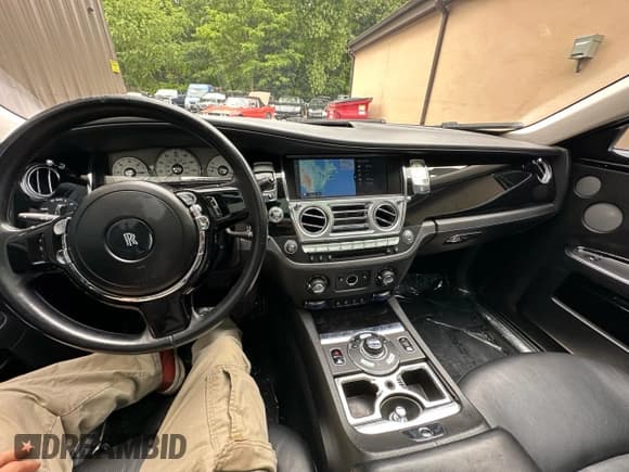 ✅ 2010 Rolls-Royce Ghost • VIN: SCA664S56AUX48598 • Лот: 80069295. Опубликован ранее на Copart с пробегом 69 424 миль. Бесплатный доступ к архиву аукционных продаж из США и подробный отчёт об истории автомобиля на DreamBid. Изображение 9.