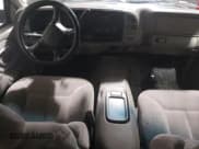 ✅ 1999 GMC Suburban • VIN: 3GKFK16R4XG548657 • Lot: 80448744. Wystawiony na Copart z przebiegiem 130 931 mil. Bezpłatny archiwum sprzedaży aukcyjnych z USA i szczegółowy raport historii pojazdu na DreamBid. Zdjęcie 8.