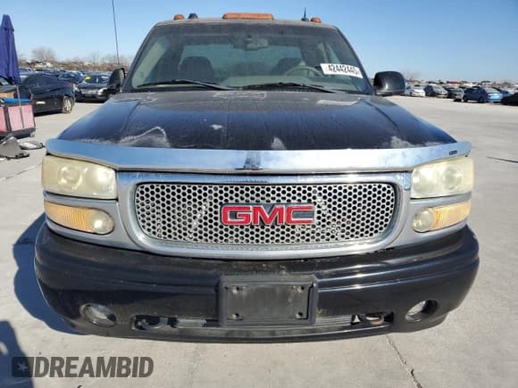✅ 2004 GMC Sierra Denali • VIN: 2GTFK69U041236204 • Lot: 42442445. Listed on Copart with 207,657 mi. Free auction sales archive from the USA and detailed vehicle history report at DreamBid. Image 5.