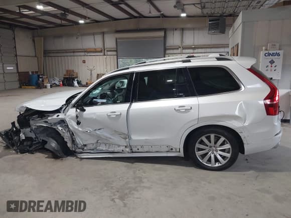 ✅ 2017 Volvo XC90 Momentum • VIN: YV4A22PK5H1106836 • Lot: 43305180. Listed on IAAI with 185,009 mi. Free auction sales archive from the USA and detailed vehicle history report at DreamBid. Image 15.