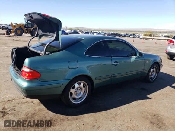 ✅ 1999 Mercedes-Benz CLK 320/430 • VIN: WDBLJ65G4XF071095 • Lot: 72080064. Wystawiony na Copart z przebiegiem 97 558 mil. Bezpłatny archiwum sprzedaży aukcyjnych z USA i szczegółowy raport historii pojazdu na DreamBid. Zdjęcie 3.