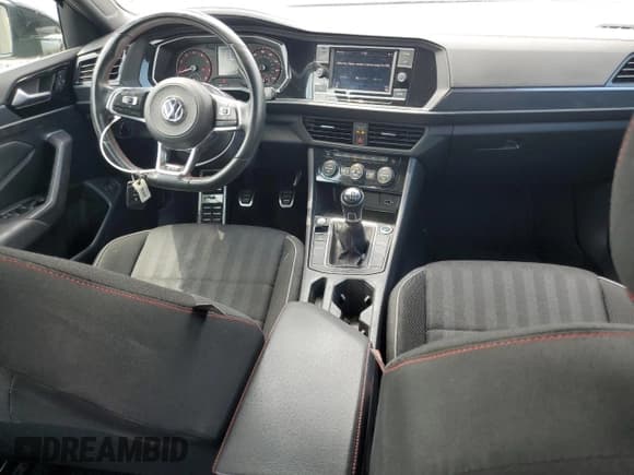 ✅ 2019 Volkswagen Jetta S • VIN: 3VW5T7BU7KM140548 • Lot: 65176925. Wystawiony na Copart z przebiegiem 46 677 mil. Bezpłatny archiwum sprzedaży aukcyjnych z USA i szczegółowy raport historii pojazdu na DreamBid. Zdjęcie 8.