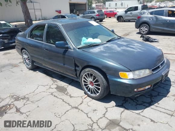 ✅ 1997 Honda Accord EX • VIN: 1HGCD5654VA017114 • Lot: 42640750. Listed on IAAI with 156,627 mi. Free auction sales archive from the USA and detailed vehicle history report at DreamBid. Image 1.