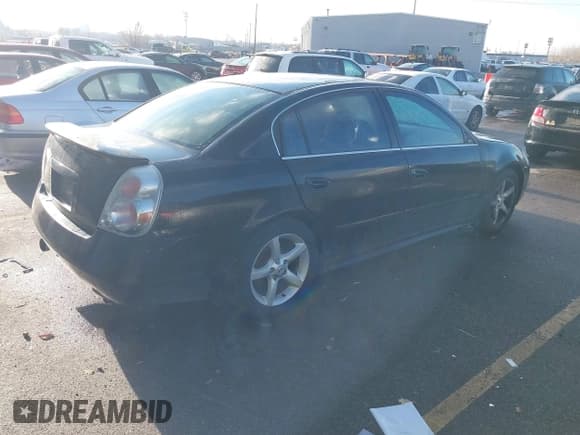 ✅ 2005 Nissan Altima SE • VIN: 1N4BL11E95C171163 • Лот: 43835991. Опубликован ранее на IAAI с пробегом 255 410 миль. Бесплатный доступ к архиву аукционных продаж из США и подробный отчёт об истории автомобиля на DreamBid. Изображение 4.