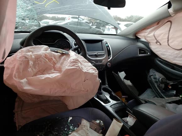 ✅ 2017 Chevrolet Cruze LT • VIN: 1G1BE5SM9H7269312 • Lot: 45078563. Listed on Copart with Not provided. Free auction sales archive from the USA and detailed vehicle history report at DreamBid. Image 8.