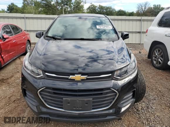 2020 Chevrolet Trax LS with VIN KL7CJKSB7LB319034, listed as a Copart auction lot 70152985 with 42,310 mi miles and Salvage title. Bid and sale history available at DreamBid. Image 5.