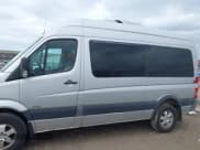 ✅ 2010 Mercedes-Benz Sprinter Passenger • VIN: WDZPE7CC9A5464133 • Lot: 41843768. Wystawiony na IAAI z przebiegiem 129 570 mil. Bezpłatny archiwum sprzedaży aukcyjnych z USA i szczegółowy raport historii pojazdu na DreamBid. Zdjęcie 14.