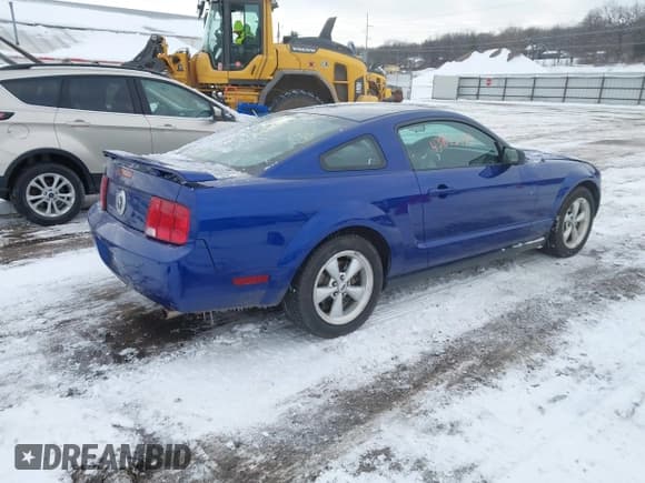 ✅ 2005 Ford Mustang Deluxe • VIN: 1ZVFT80N655157552 • Лот: 43842175. Опубликован ранее на IAAI с пробегом Не указан. Бесплатный доступ к архиву аукционных продаж из США и подробный отчёт об истории автомобиля на DreamBid. Изображение 4.