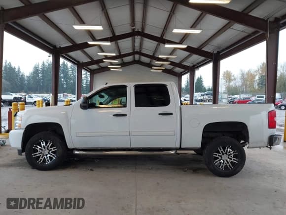 ✅ 2009 Chevrolet Silverado 1500 • VIN: 2GCFK135091126412 • Lot: 43780738. Wystawiony na IAAI z przebiegiem 136 801 mil. Bezpłatny archiwum sprzedaży aukcyjnych z USA i szczegółowy raport historii pojazdu na DreamBid. Zdjęcie 15.