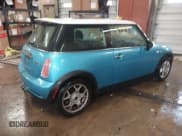 ✅ 2005 MINI Hardtop S • VIN: WMWRE33525TD99212 • Lot: 43891934. Wystawiony na IAAI z przebiegiem 119 213 mil. Bezpłatny archiwum sprzedaży aukcyjnych z USA i szczegółowy raport historii pojazdu na DreamBid. Zdjęcie 4.
