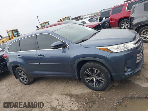 ✅ 2017 Toyota Highlander LE • VIN: 5TDZZRFH1HS222330 • Lot: 41933841. Wystawiony na IAAI z przebiegiem 150 459 mil. Bezpłatny archiwum sprzedaży aukcyjnych z USA i szczegółowy raport historii pojazdu na DreamBid. Zdjęcie 13.