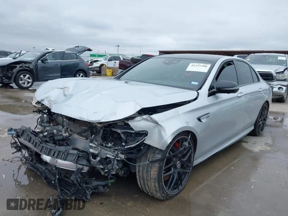 ✅ 2020 Mercedes-Benz E 63 S AMG • VIN: WDDZF8KB7LA743679 • Лот: 41552208. Опубликован ранее на IAAI с пробегом 30 574 миль. Бесплатный доступ к архиву аукционных продаж из США и подробный отчёт об истории автомобиля на DreamBid. Изображение 19.