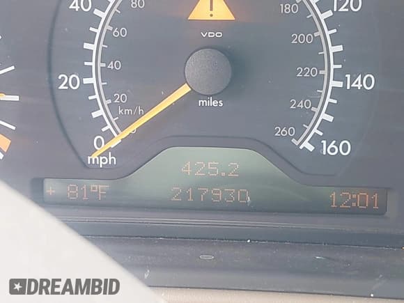 ✅ 1999 Mercedes-Benz E 320 • VIN: WDBJH82F8XX022566 • Lot: 42187792. Listed on IAAI with 217,930 mi. Free auction sales archive from the USA and detailed vehicle history report at DreamBid. Image 7.