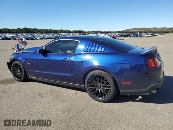 ✅ 2010 Ford Mustang GT • VIN: 1ZVBP8CH1A5100226 • Lot: 82384655. Wystawiony na Copart z przebiegiem 159 561 mil. Bezpłatny archiwum sprzedaży aukcyjnych z USA i szczegółowy raport historii pojazdu na DreamBid. Zdjęcie 2.