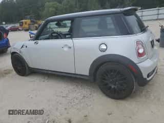 2011 MINI Hardtop S with VIN WMWSV3C5XBTY21172, listed as a Copart auction lot 61987915 with 138,640 mi miles and Salvage title. Bid and sale history available at DreamBid. Image 2.