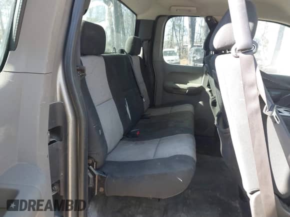 2008 Chevrolet Silverado 1500 Work Truck z VIN 1GCEC19X78Z163206, wystawiony jako IAAI lot #41654310 z przebiegiem 224 879 mil mil oraz . Historia ofert i sprzedaży dostępna na DreamBid. Obrazek 8.