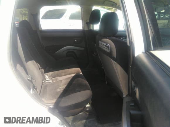 ✅ 2010 Mitsubishi Outlander ES • VIN: JA4AT2AW5AZ004367 • Lot: 42473635. Listed on IAAI with 156,250 mi. Free auction sales archive from the USA and detailed vehicle history report at DreamBid. Image 8.