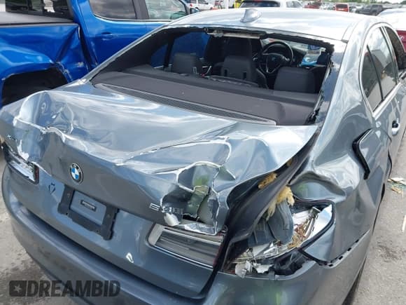 ✅ 2019 BMW 5 Series 530i xDrive • VIN: WBAJA7C51KWW12626 • Lot: 42335449. Listed on IAAI with 71,798 mi. Free auction sales archive from the USA and detailed vehicle history report at DreamBid. Image 17.