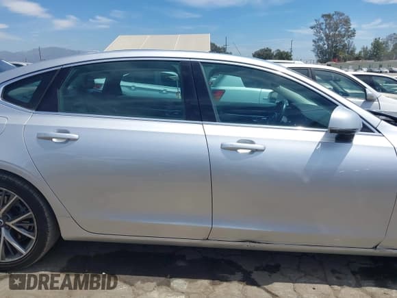 ✅ 2018 Volvo S90 Momentum • VIN: LVY982AK4JP039154 • Lot: 43056711. Wystawiony na IAAI z przebiegiem 82 645 mil. Bezpłatny archiwum sprzedaży aukcyjnych z USA i szczegółowy raport historii pojazdu na DreamBid. Zdjęcie 13.