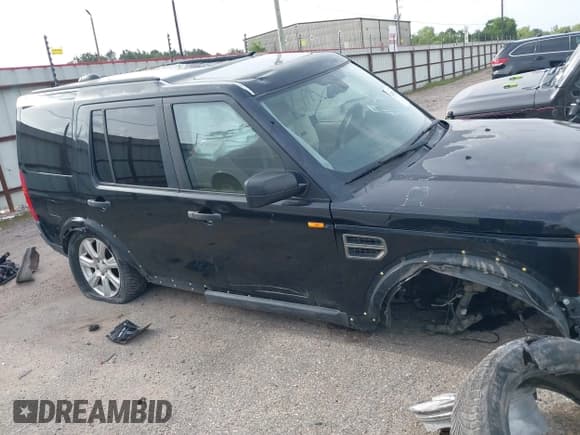 ✅ 2006 Land Rover LR3 SE • VIN: SALAE25476A354252 • Lot: 42263286. Wystawiony na IAAI z przebiegiem 177 990 mil. Bezpłatny archiwum sprzedaży aukcyjnych z USA i szczegółowy raport historii pojazdu na DreamBid. Zdjęcie 14.