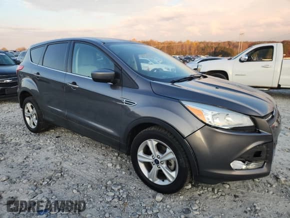 ✅ 2014 Ford Escape SE • VIN: 1FMCU0GXXEUB38869 • Lot: 92615655. Wystawiony na Copart z przebiegiem 105 755 mil. Bezpłatny archiwum sprzedaży aukcyjnych z USA i szczegółowy raport historii pojazdu na DreamBid. Zdjęcie 4.