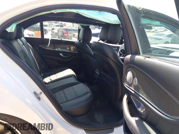 ✅ 2019 Mercedes-Benz E 53 AMG • VIN: WDDZF6BBXKA493065 • Lot: 42519867. Listed on IAAI with 53,105 mi. Free auction sales archive from the USA and detailed vehicle history report at DreamBid. Image 8.