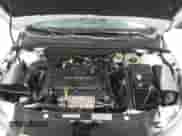 2015 Chevrolet Cruze LS z VIN 1G1PA5SH4F7209231, wystawiony jako IAAI lot #43335340 z przebiegiem 137 165 mil mil oraz . Historia ofert i sprzedaży dostępna na DreamBid. Obrazek 10.