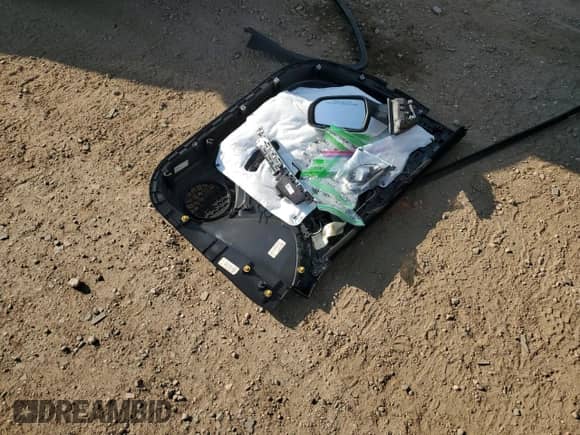 2017 Chevrolet Malibu LT z VIN 1G1ZE5ST6HF109500, wystawiony jako Copart lot #64815165 z przebiegiem 109 921 mil mil oraz Szkoda całkowita • Salvage title. Historia ofert i sprzedaży dostępna na DreamBid. Obrazek 12.