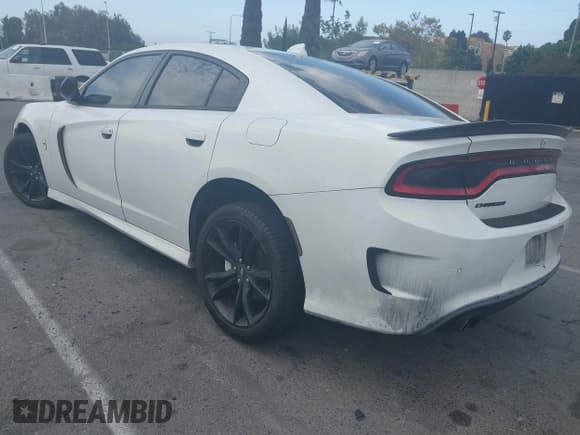 ✅ 2018 Dodge Charger SXT Plus • VIN: 2C3CDXHG5JH263596 • Lot: 43072883. Wystawiony na IAAI z przebiegiem 142 713 mil. Bezpłatny archiwum sprzedaży aukcyjnych z USA i szczegółowy raport historii pojazdu na DreamBid. Zdjęcie 3.