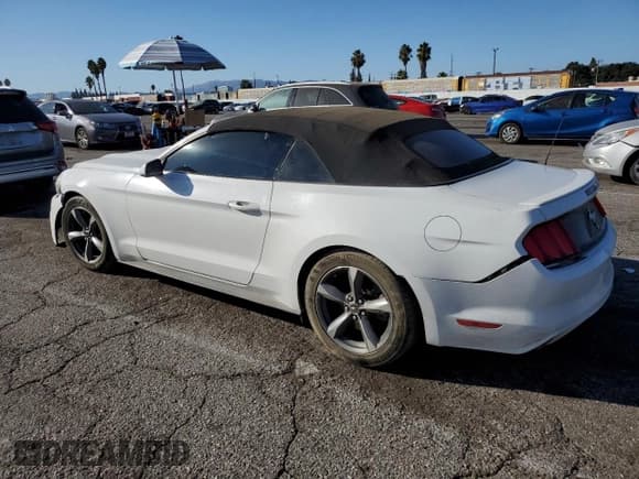 ✅ 2015 Ford Mustang V6 • VIN: 1FATP8EM2F5418970 • Lot: 82271425. Wystawiony na Copart z przebiegiem 111 945 mil. Bezpłatny archiwum sprzedaży aukcyjnych z USA i szczegółowy raport historii pojazdu na DreamBid. Zdjęcie 2.