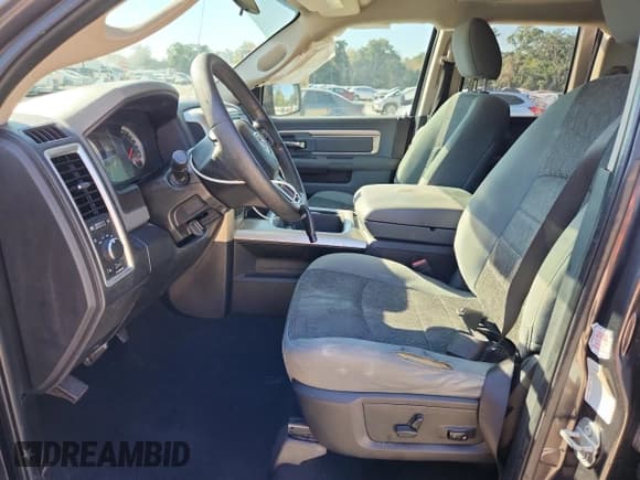 ✅ 2017 Ram 1500 SLT • VIN: 1C6RR6GG2HS735265 • Lot: 93009175. Wystawiony na Copart z przebiegiem 266 219 mil. Bezpłatny archiwum sprzedaży aukcyjnych z USA i szczegółowy raport historii pojazdu na DreamBid. Zdjęcie 7.