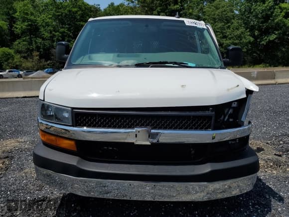 ✅ 2021 Chevrolet Express Cargo • VIN: 1GCWGAF73M1226274 • Lot: 60321655. Wystawiony na Copart z przebiegiem 9 039 mil. Bezpłatny archiwum sprzedaży aukcyjnych z USA i szczegółowy raport historii pojazdu na DreamBid. Zdjęcie 5.
