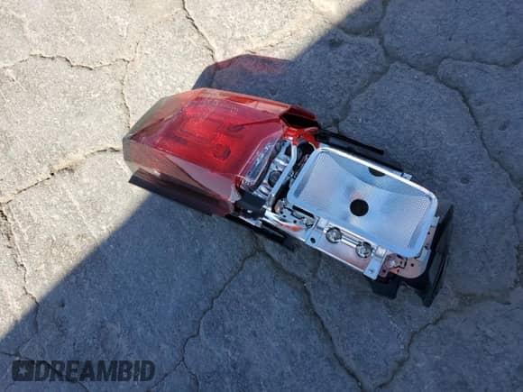 2018 Chevrolet Tahoe Premier с VIN 1GNSCCKJ8JR272453, выставлен на аукционе Copart как лот 53298115 с пробегом 115 558 миль миль и Списание • Salvage title. История ставок и продаж доступна на DreamBid. Изображение 13.