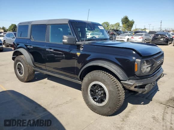 ✅ 2021 Ford Bronco • VIN: 1FMEE5DP8MLA67974 • Lot: 90499465. Wystawiony na Copart z przebiegiem 57 575 mil. Bezpłatny archiwum sprzedaży aukcyjnych z USA i szczegółowy raport historii pojazdu na DreamBid. Zdjęcie 4.