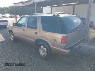 ✅ 2002 Chevrolet Blazer LS • VIN: 1GNDT13W42K196425 • Lot: 42663026. Wystawiony na IAAI z przebiegiem 130 113 mil. Bezpłatny archiwum sprzedaży aukcyjnych z USA i szczegółowy raport historii pojazdu na DreamBid. Zdjęcie 3.