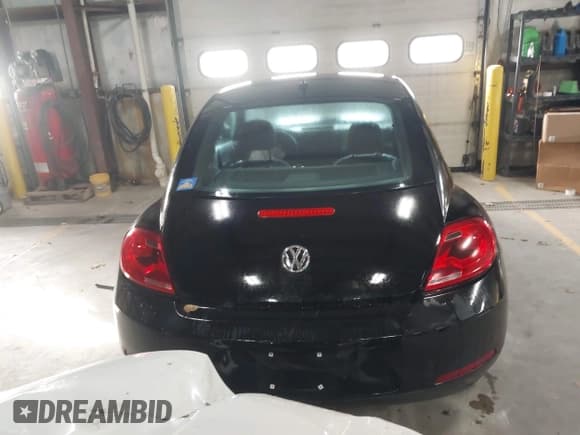 ✅ 2014 Volkswagen Beetle Entry • VIN: 3VWF17AT9EM638645 • Lot: 43625700. Wystawiony na IAAI z przebiegiem 73 240 mil. Bezpłatny archiwum sprzedaży aukcyjnych z USA i szczegółowy raport historii pojazdu na DreamBid. Zdjęcie 16.