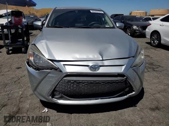 ✅ 2020 Toyota Yaris LE • VIN: 3MYDLBJV0LY703754 • Lot: 66342475. Wystawiony na Copart z przebiegiem 84 959 mil. Bezpłatny archiwum sprzedaży aukcyjnych z USA i szczegółowy raport historii pojazdu na DreamBid. Zdjęcie 5.