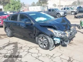 ✅ 2021 Kia Forte LXS • VIN: 3KPF24AD1ME356662 • Lot: 43541666. Wystawiony na IAAI z przebiegiem 130 853 mil. Bezpłatny archiwum sprzedaży aukcyjnych z USA i szczegółowy raport historii pojazdu na DreamBid. Zdjęcie 1.