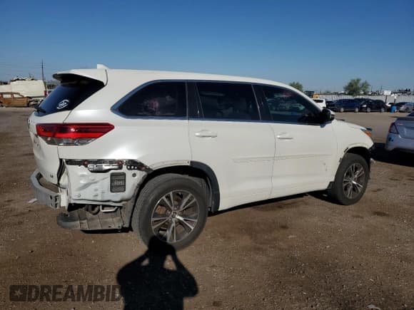 ✅ 2018 Toyota Highlander LE • VIN: 5TDZZRFH3JS254234 • Lot: 81393595. Wystawiony na Copart z przebiegiem 101 085 mil. Bezpłatny archiwum sprzedaży aukcyjnych z USA i szczegółowy raport historii pojazdu na DreamBid. Zdjęcie 3.