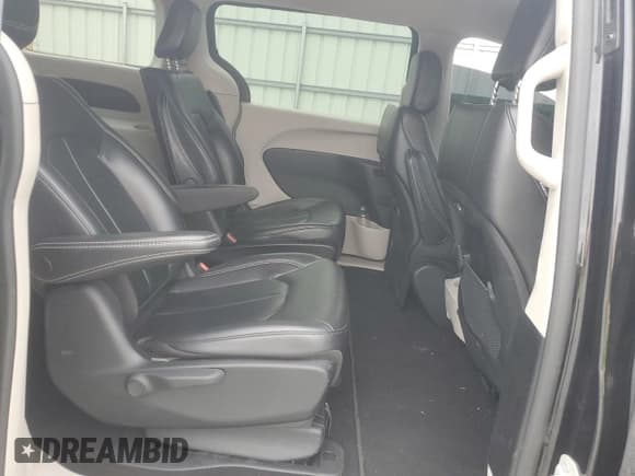 ✅ 2023 Chrysler Pacifica Hybrid Touring L • VIN: 2C4RC1L76PR523083 • Lot: 58566955. Wystawiony na Copart z przebiegiem 75 726 mil. Bezpłatny archiwum sprzedaży aukcyjnych z USA i szczegółowy raport historii pojazdu na DreamBid. Zdjęcie 11.