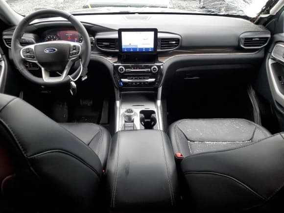 ✅ 2024 Ford Explorer Limited • VIN: 1FMSK8FH3RGA49773 • Lot: 69735925. Wystawiony na Copart z przebiegiem 17 887 mil. Bezpłatny archiwum sprzedaży aukcyjnych z USA i szczegółowy raport historii pojazdu na DreamBid. Zdjęcie 8.