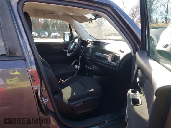 ✅ 2017 Jeep Renegade Sport • VIN: ZACCJBAH7HPF40297 • Lot: 41650907. Wystawiony na IAAI z przebiegiem 35 630 mil. Bezpłatny archiwum sprzedaży aukcyjnych z USA i szczegółowy raport historii pojazdu na DreamBid. Zdjęcie 5.