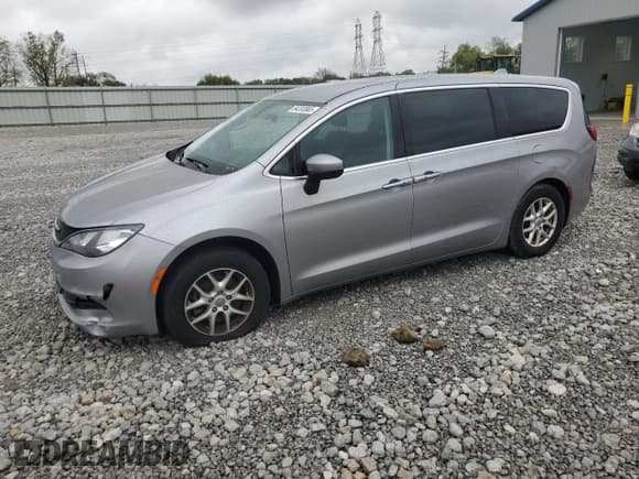 ✅ 2017 Chrysler Pacifica Touring • VIN: 2C4RC1DG3HR621195 • Lot: 84203865. Listed on Copart with 139,825 mi. Free auction sales archive from the USA and detailed vehicle history report at DreamBid. Image 1.